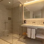 Vandoma Serviced *